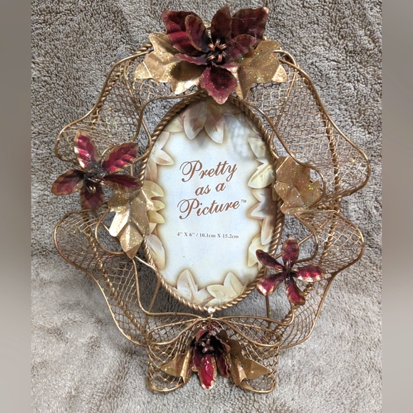 "Pretty as a picture" set of decorative picture frames - Picture 1 of 4